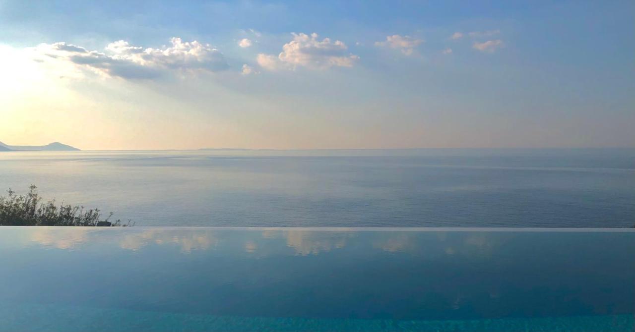 Kuro Beach House - Oceanfront Luxury & 25M Pool Achlia Ngoại thất bức ảnh